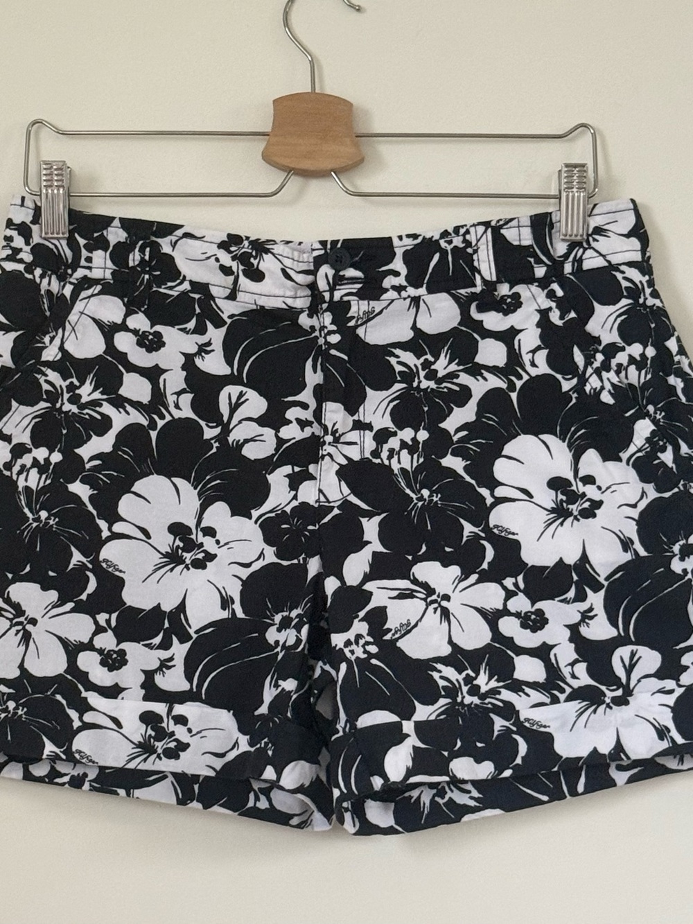 Tommy Hilfiger Black & White Floral Chino Shorts Size 6